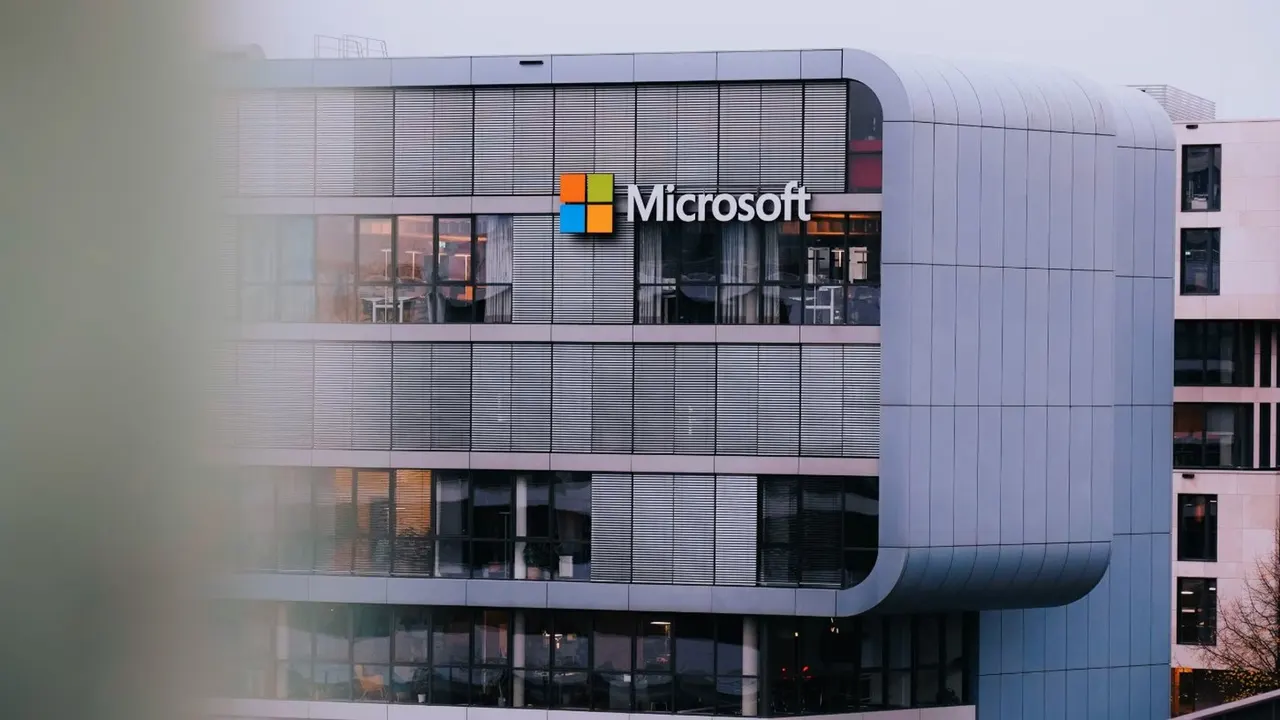 Illustration of an AI-driven cyberattack targeting cloud backup accounts linked to Microsoft 365 tenants
