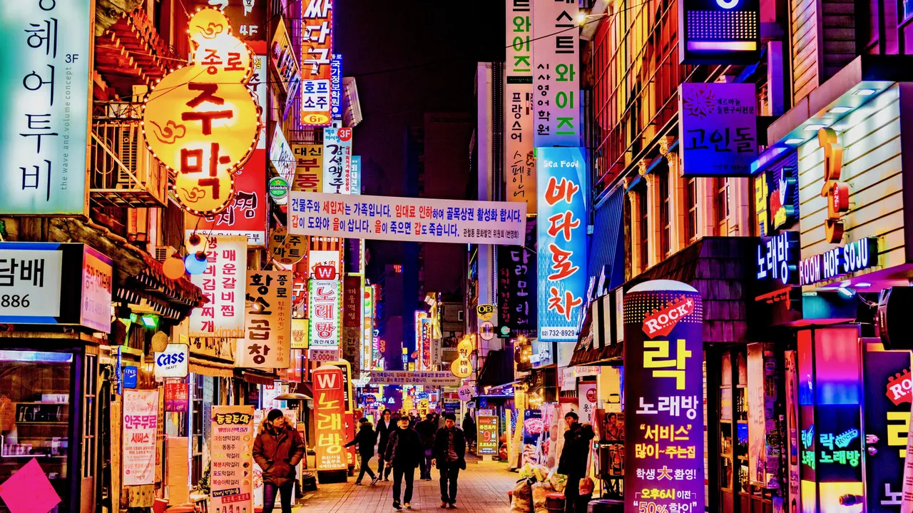 Smartphone showing app store icons next to a gavel, symbolizing regulatory fines on Apple and Google in South Korea.