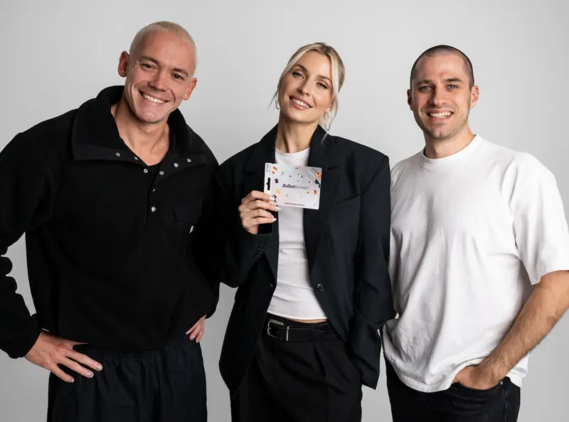 Model Lena Gercke promoting the colorful Joy_ Zugutschein gift voucher in a nationwide TV campaign.