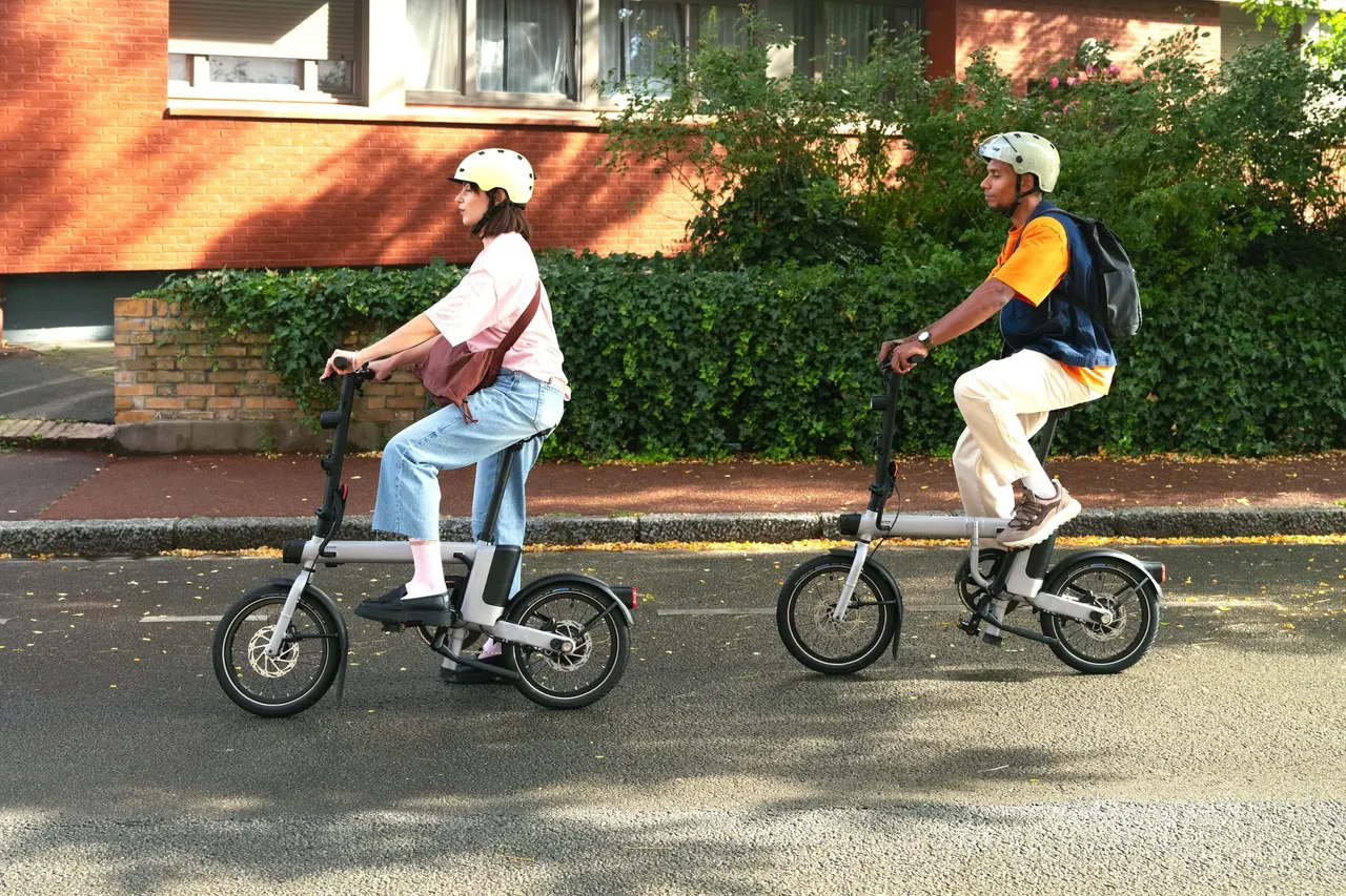 Decathlon Btwin E-FL 900 compact electric folding bike with 16-inch wheels shown unfolded.